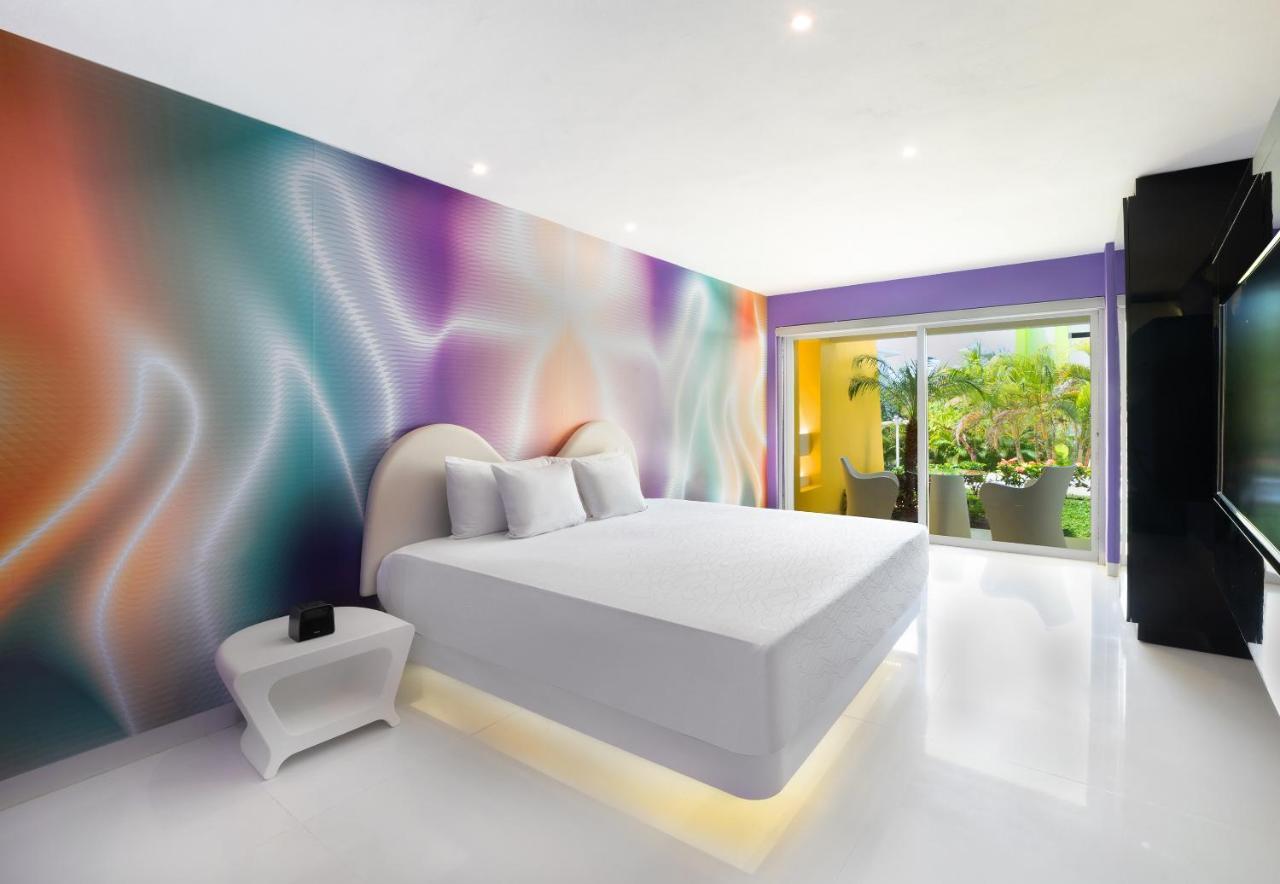 Trendy Garden View Playful Experience Room,1541326858:JPEG